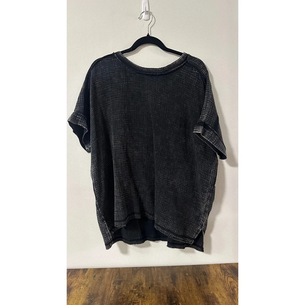 ZENANA Acid Wash Short Sleeve Textured Grid Top Grey Black M